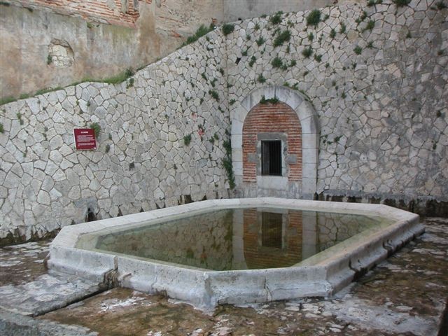 Tonneins : la Fontaine du lavoir