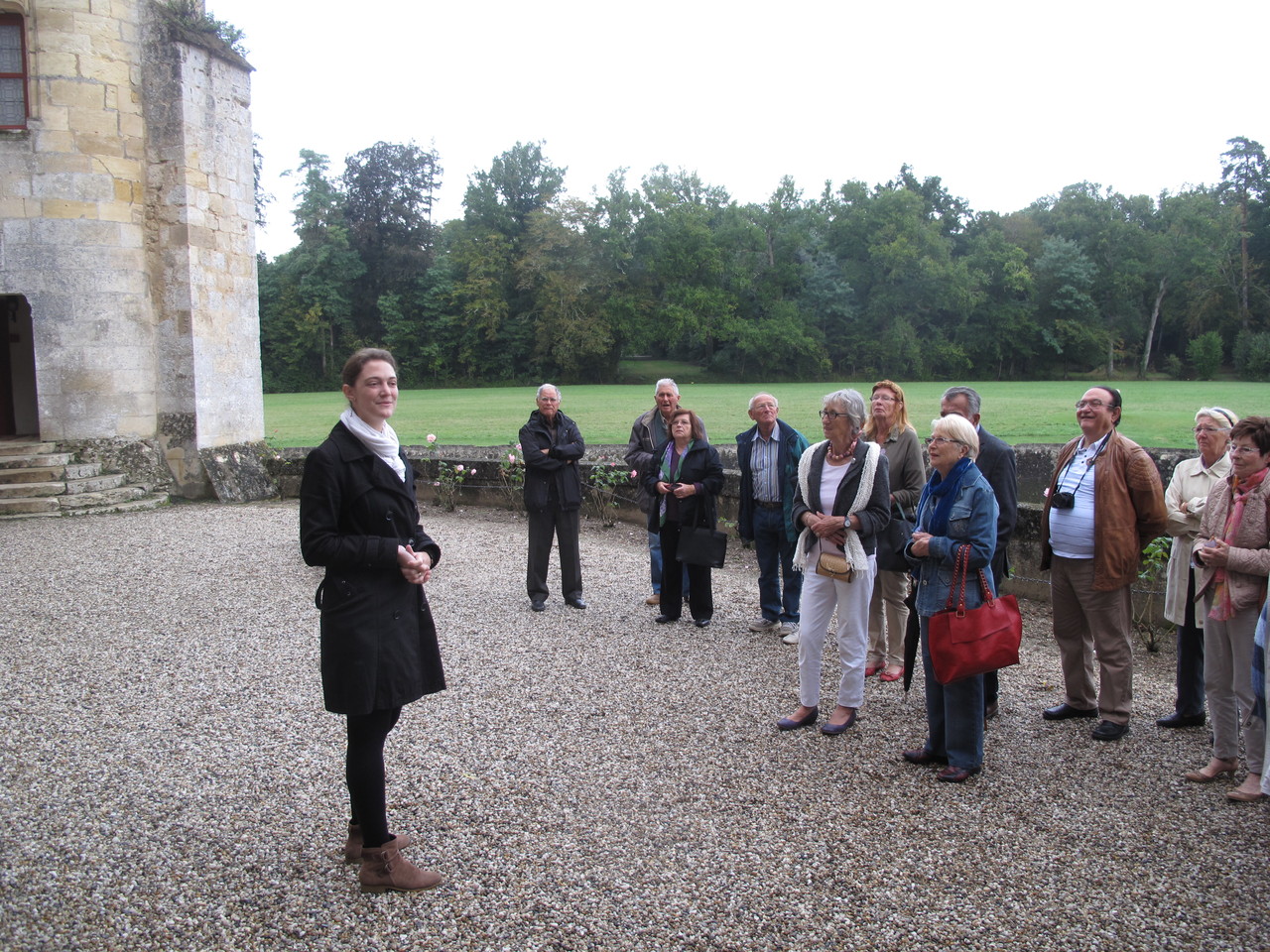 Le château de la Brède : les Pastourais dans la cour d'entrée.