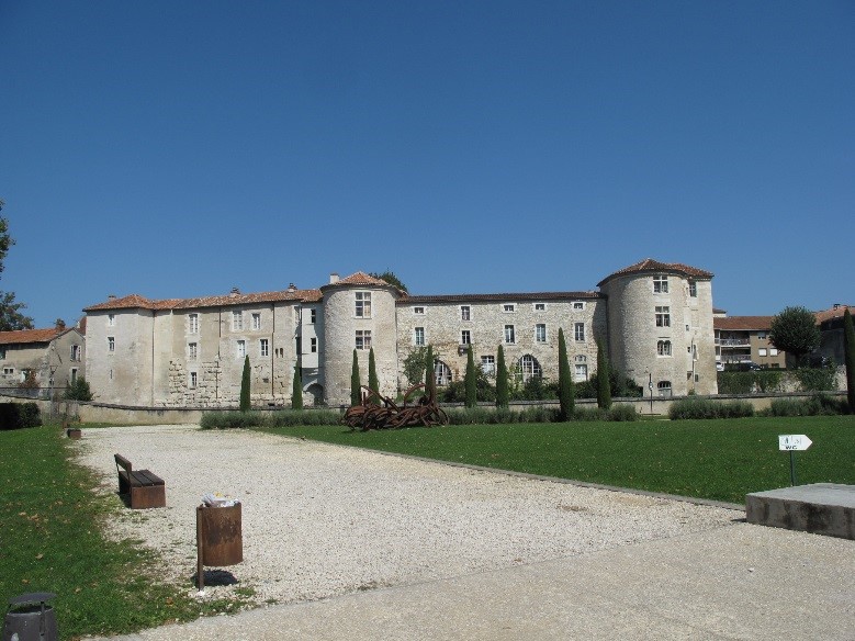 Périgueux: depuis le musée Vesunna, le mur d'enceinte 3è siècle de la cité