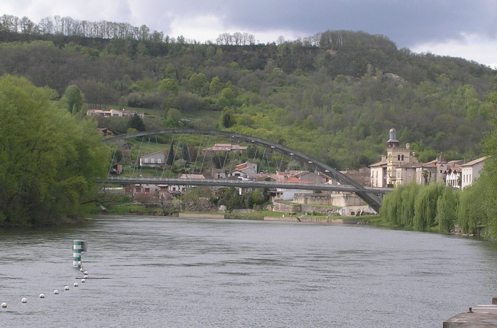 Castelmoron : vue depuis le barrage