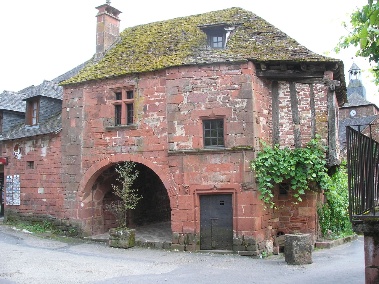 Collonges-la-Rouge : la maison de la sirène