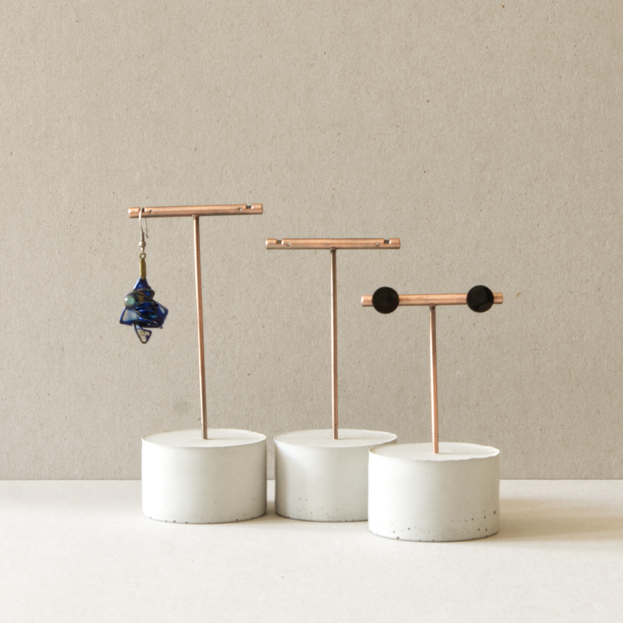 Concrete Cylinder Brushed Copper T-Bar Earring Stand By PASiNGA