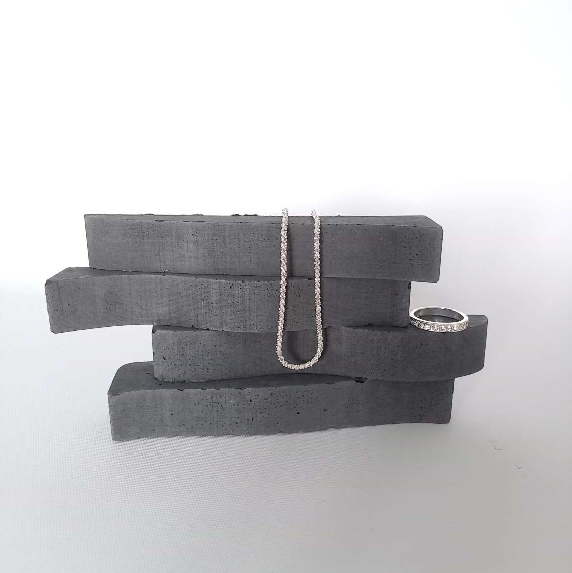 Medusa Jewellery Display, €22.50