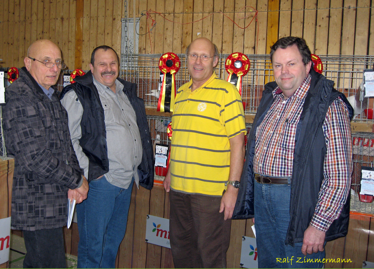 B. Hartmann, R. Weidmann, Uwe Krämer und Dieter Gillmann bei ihren Championtieren