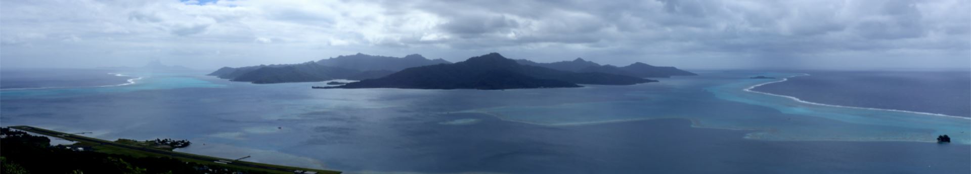Raiatea: Tahaa und Bora Bora (links schwach zu sehen) im Hintergrund