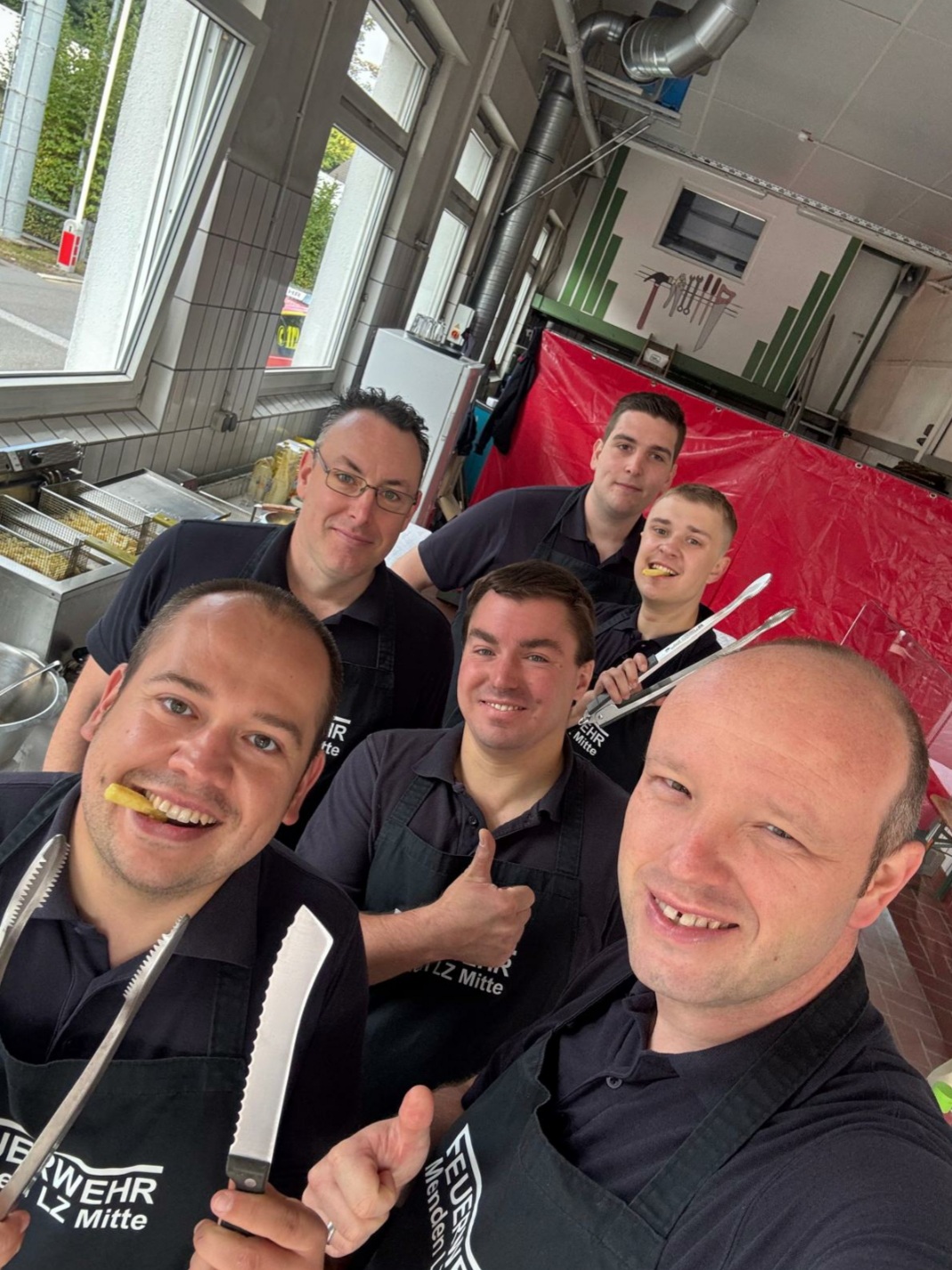 Team Küche beim Tag der offenen Tür 2025 Feuerwehr Menden LZ Mitte