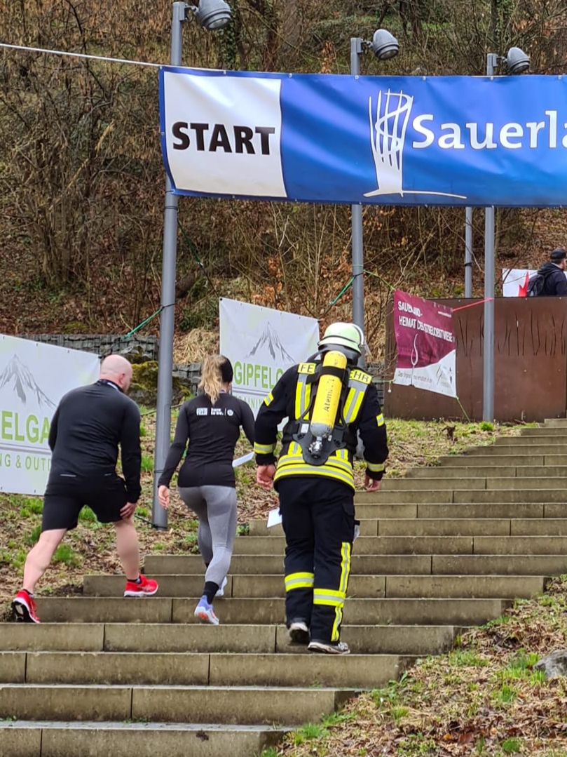 Help-Stairs-Run 2025
