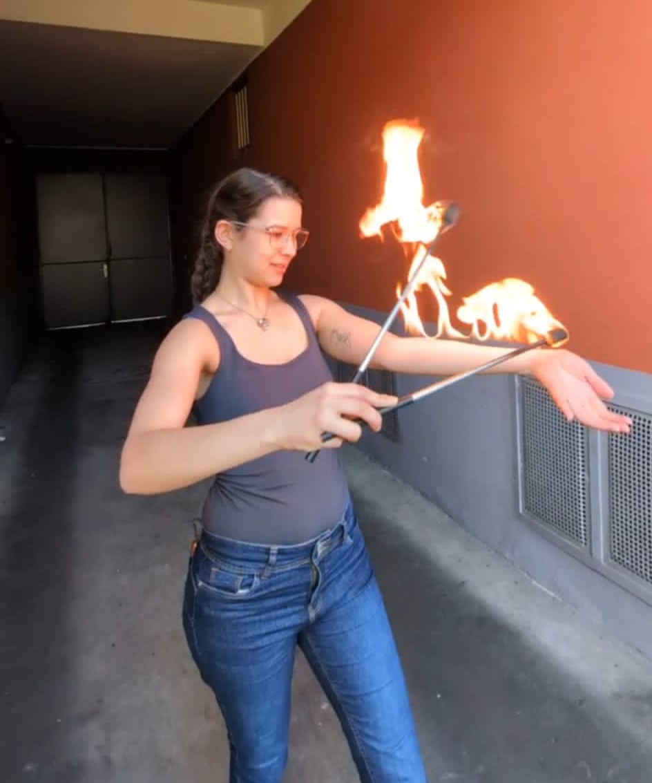 Magdalena A. meistert das Körperfeuer (Köln 2025)