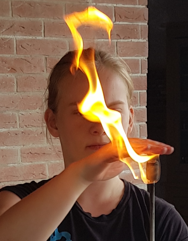 Celine F. vertraut beim Körperfeuer auf die Kompetenz von Pyrometheus