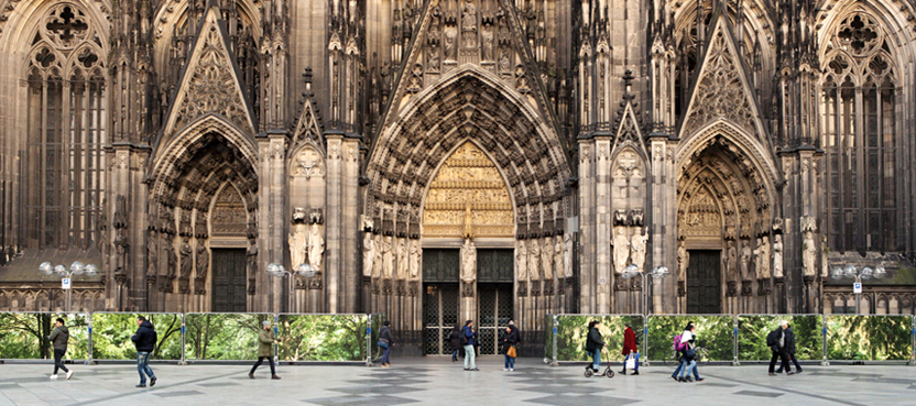 Ellen Bornkessel: "Embassy of Trees", Fotoinstallation vor dem Weltkulturerbe Kölner Dom, 2018