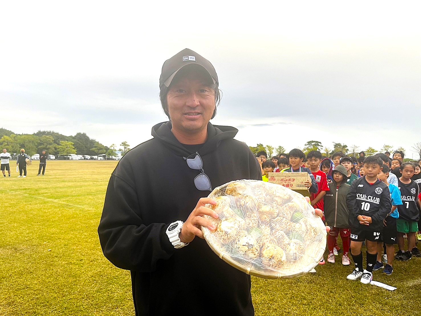 大会最優秀監督にはDREAM FCより桑野監督が選出され松茸１㎏が贈呈された。