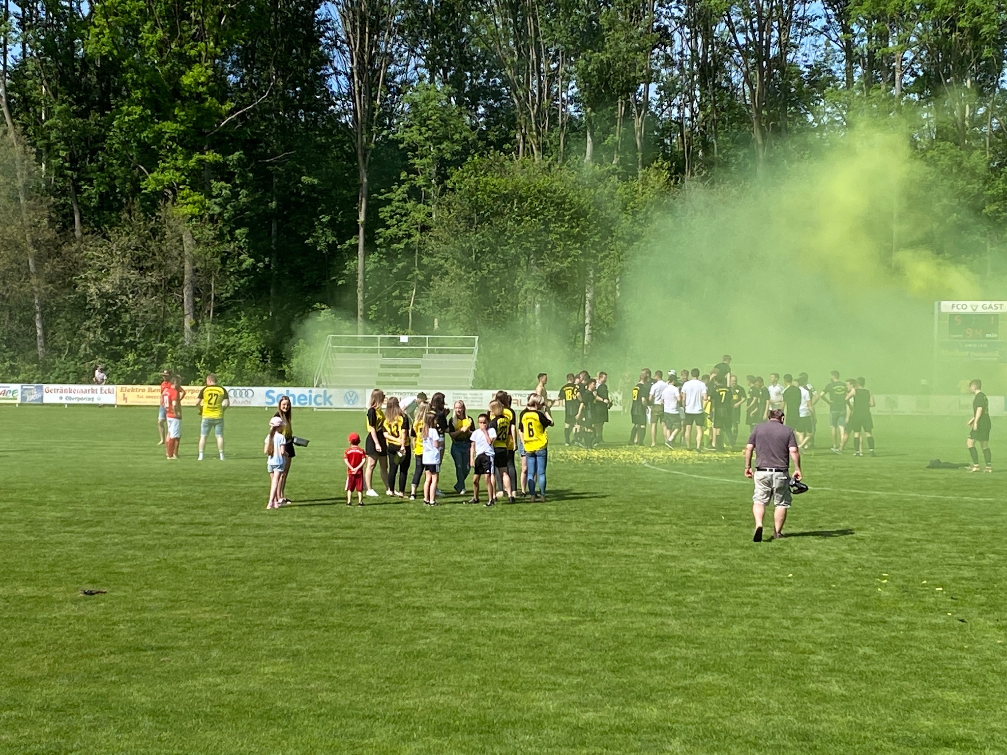 Die Fans feiern den Meister