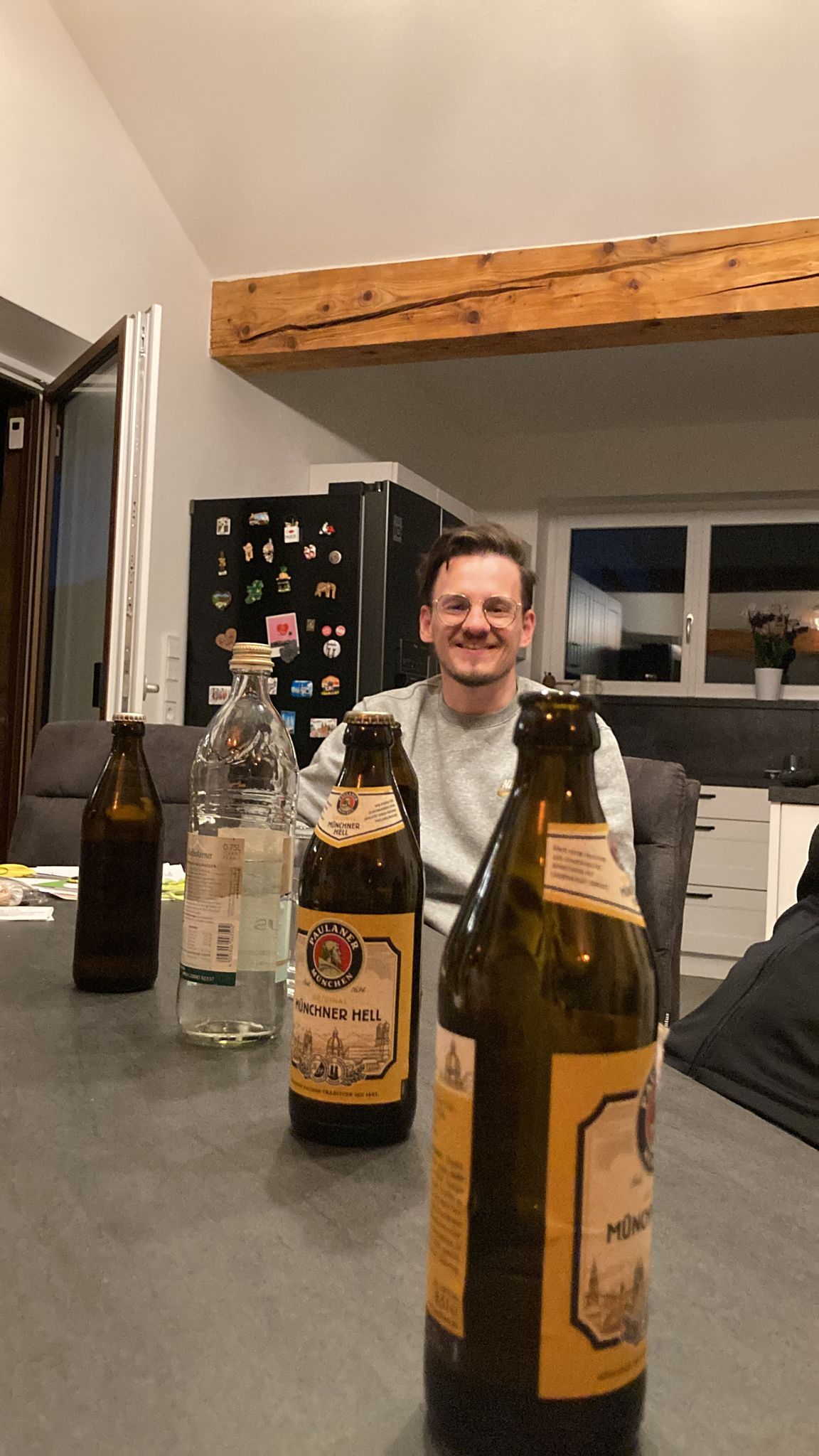 .... Rauchen scheint ihm nicht zu schaden, aber das Bier
