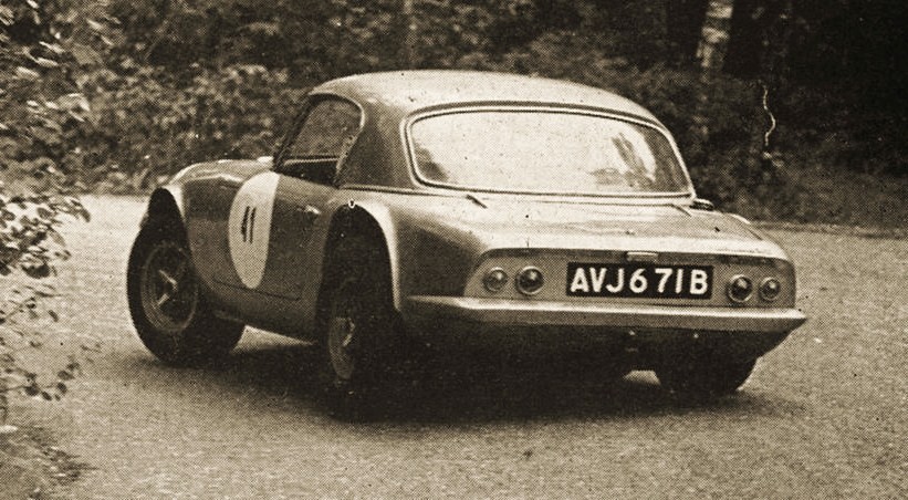Bert Dolk met zijn Lotus Elan 1968