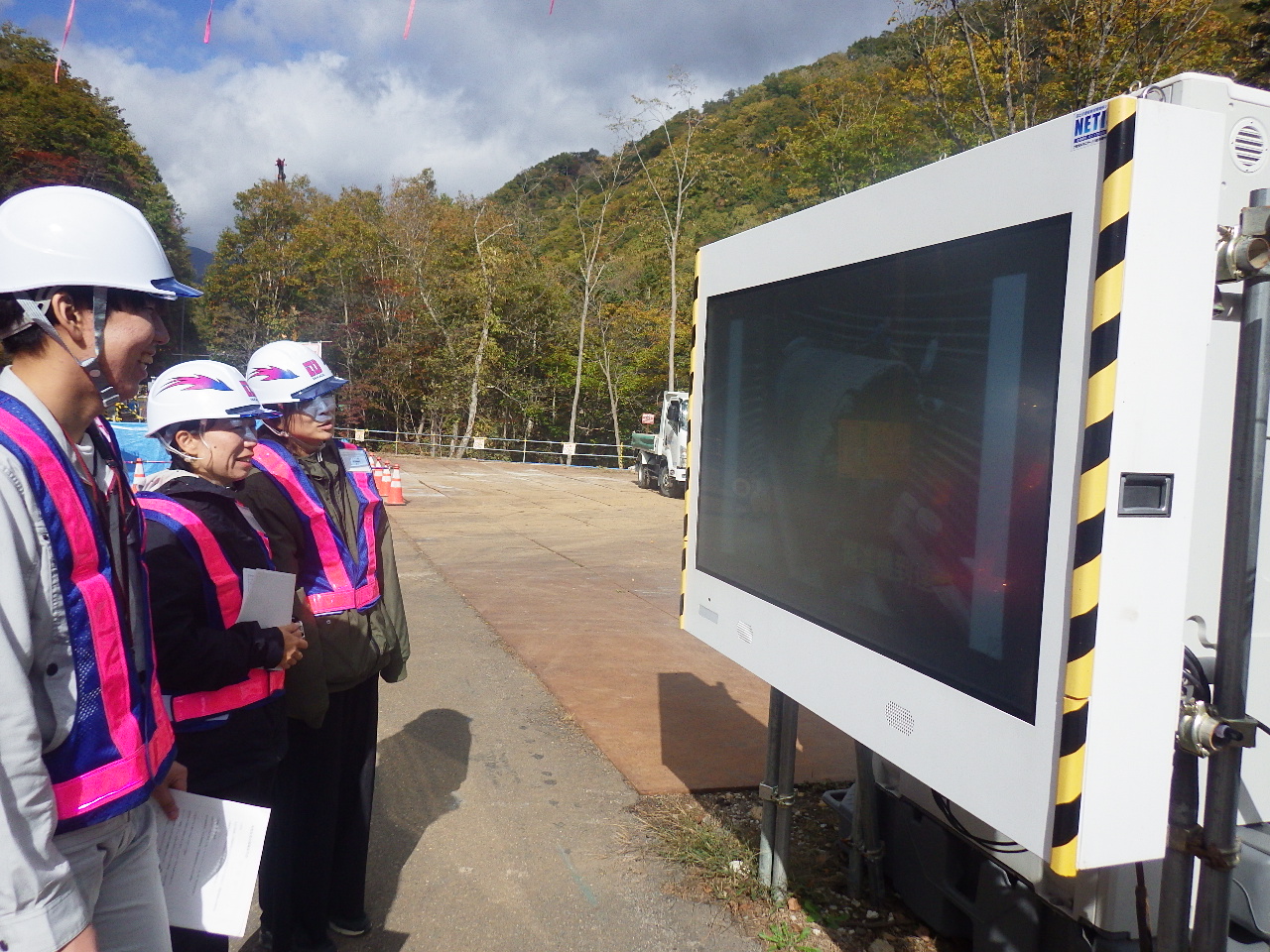 女性社員の現場見学会を実施しました