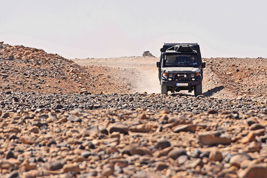 Toyo auf Offroad Track nähe Algerischer Grenze