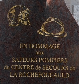 Gravure au sablage et lettres + motifs à la feuille d'or