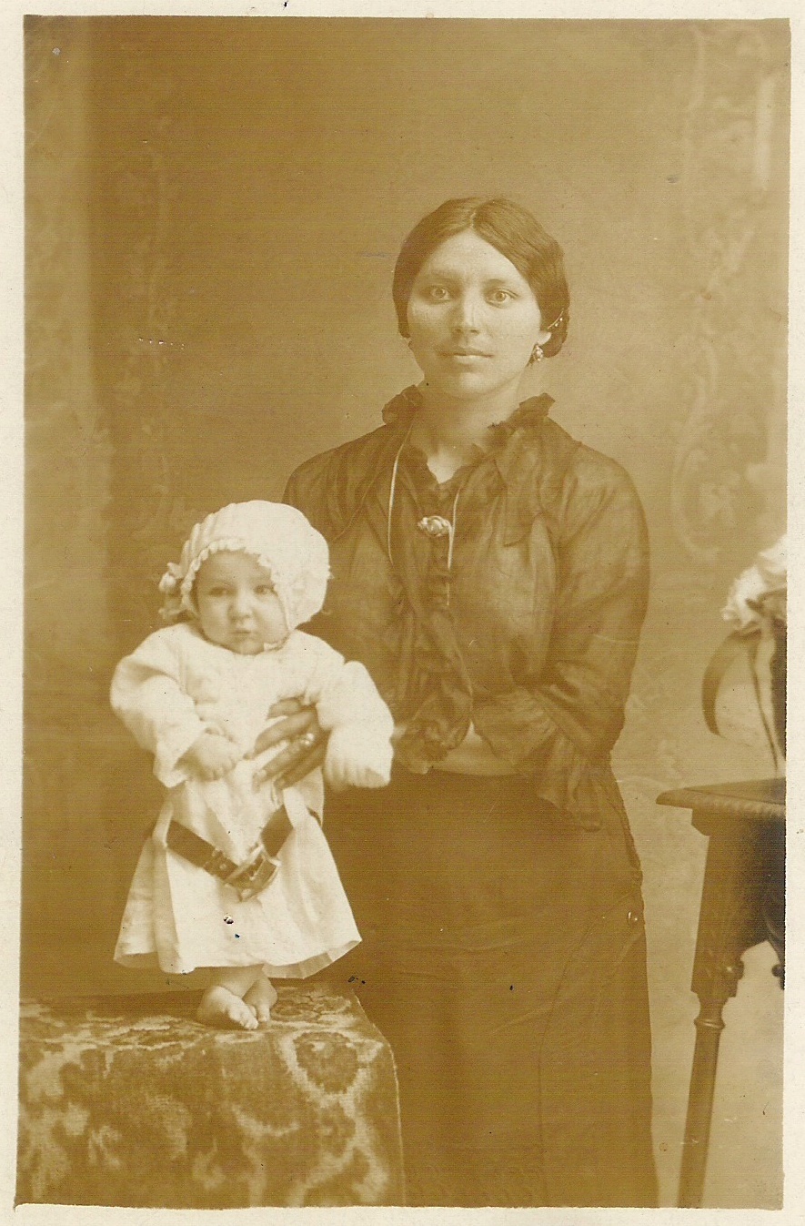 1916 - Mio papà e mia nonna 