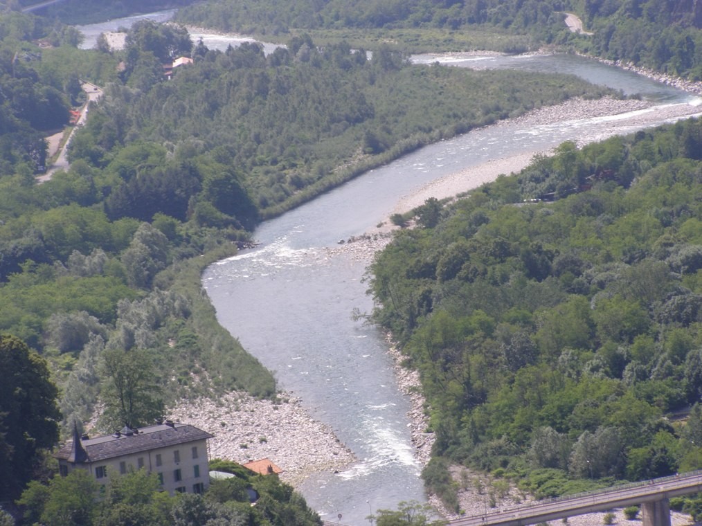 Il Sesia a Varallo dopo il ponte di Crevola - Vista dal Sacro Monte - 31.05.2009