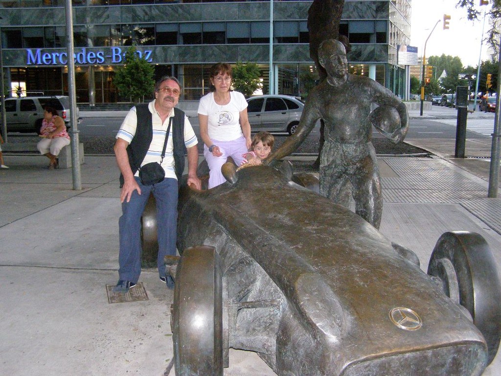 MONUMENTO A FANGIO
