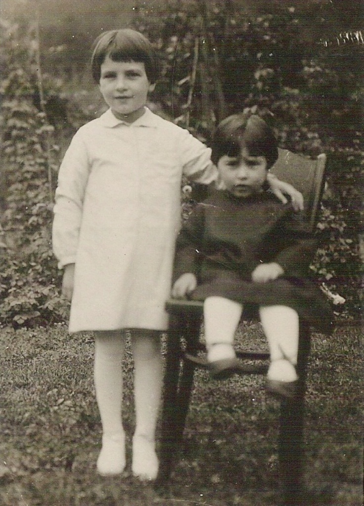 1925 - Mia mamma (a destra) e mia zia Irma