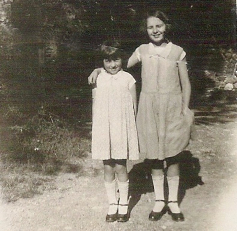 Mia mamma (a sinistra) e mia zia Irma