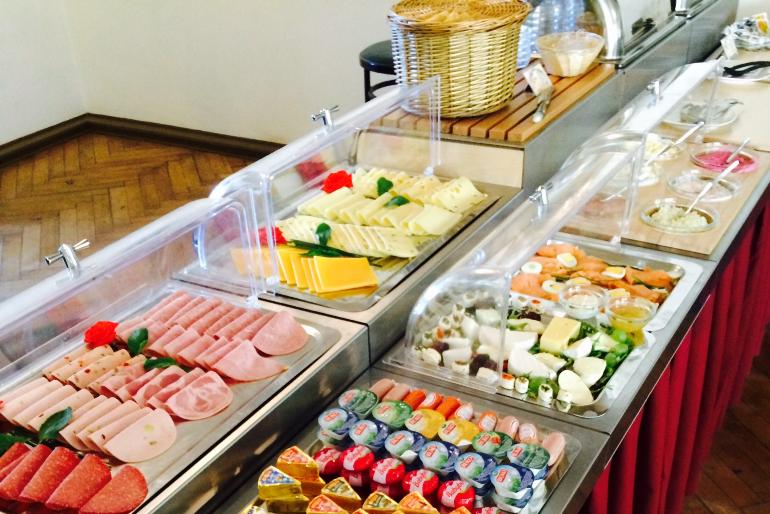 Zum Hufeisen - Ihr Frühstücksbuffet auf der Rennbahn ...