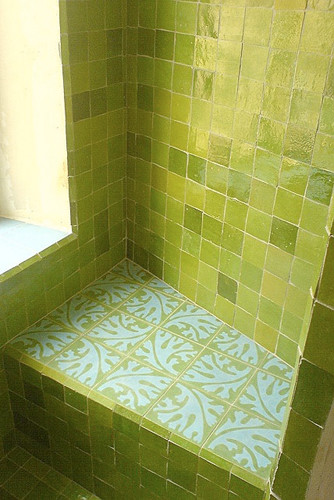 Badezimmer mit Zelliges, vert 10x10 c,