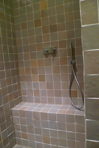 Badezimmer mit Zelliges, beige 10x10 cm