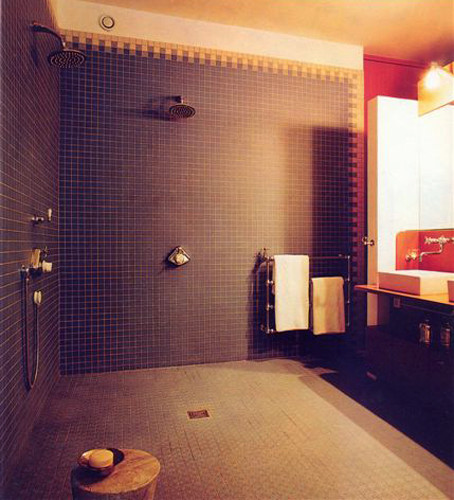Badezimmer mit Feinsteinzeug
