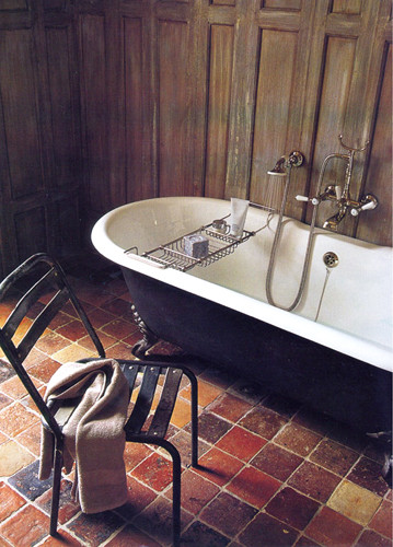 Badezimmer mit Terracottafliesen