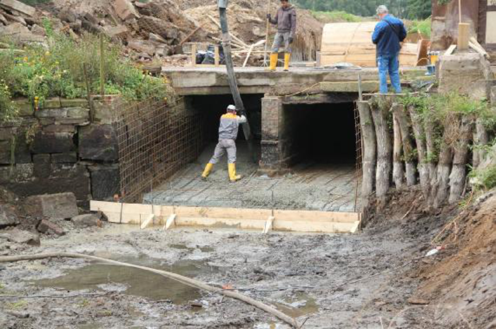 In Zukunft soll dieser Beton die Funktion der Sandsteine übernehmen. Durch die neu entstehenden glatten Oberflächen wird sich der Fließwiderstand deutlich verringern. Aufgenommen am 27.09.12