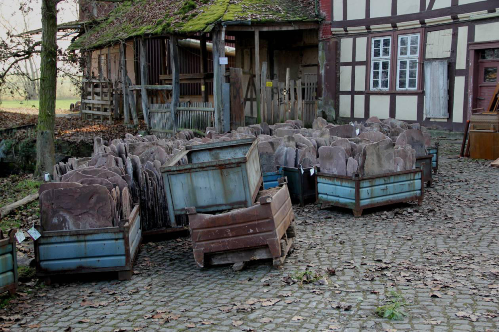 Die Sandsteinplatten fertig zum Abtransport. Am Schluss füllten die Boxen einen ganzen Sattelzug.