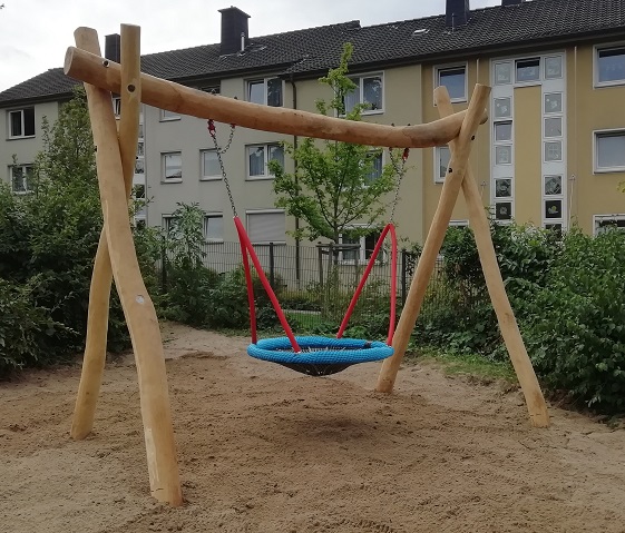 Nestschaukel aus Robinie - PRiSGa Spielgeräte GbR