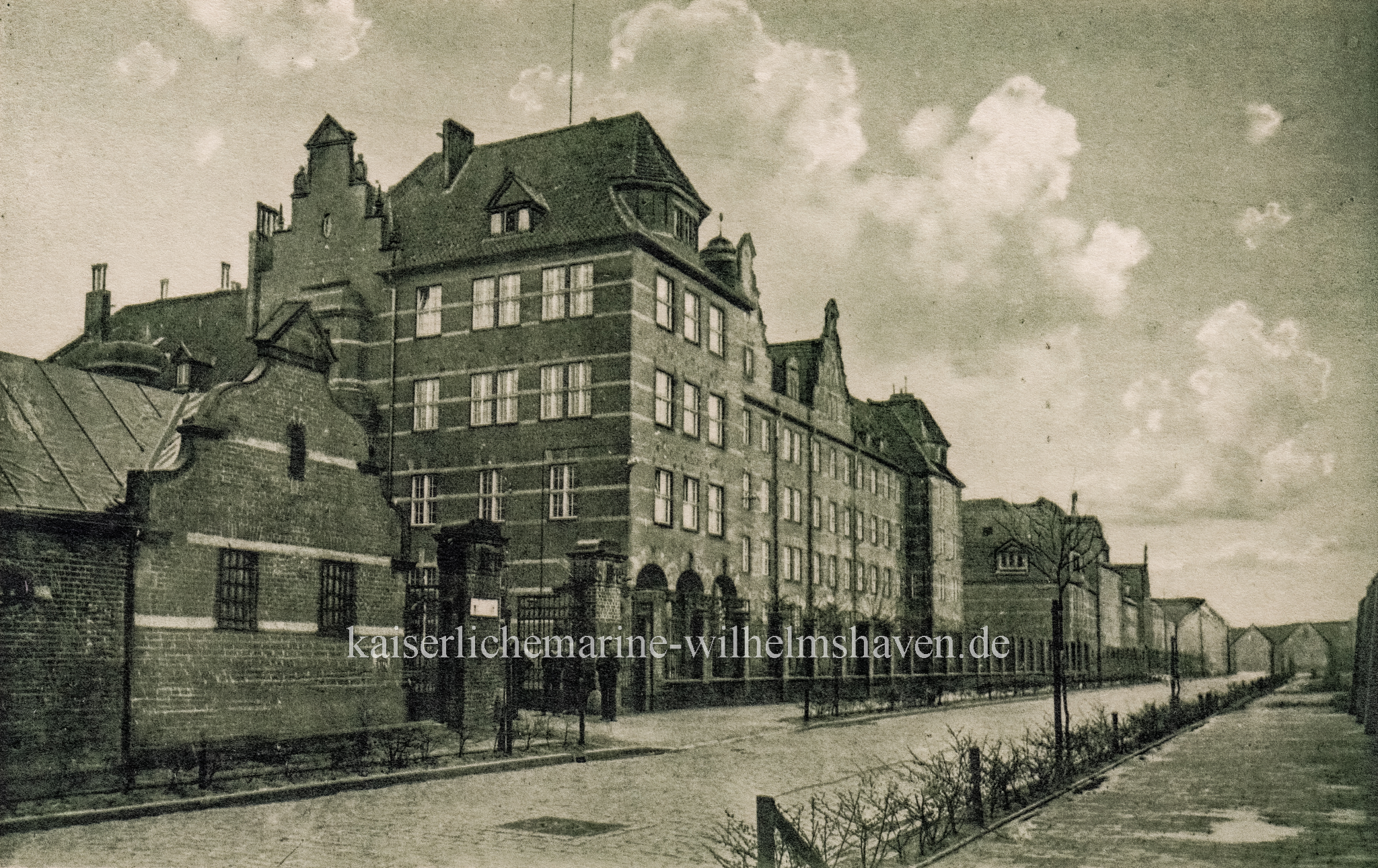 Stabsgebäude am Mühlenweg - Ansichtskarte, Fotografie K. Steinhäuser, WHV - postalisch nicht gelaufen