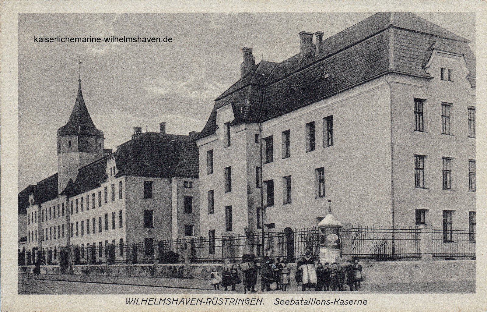 Blick auf die Kaserne von Südwest unweit der Ecke Gökerstr./Kirchreihe - Ansichtskarte Verl. Büsing, Oldenburg - 1909 postalisch gelaufen