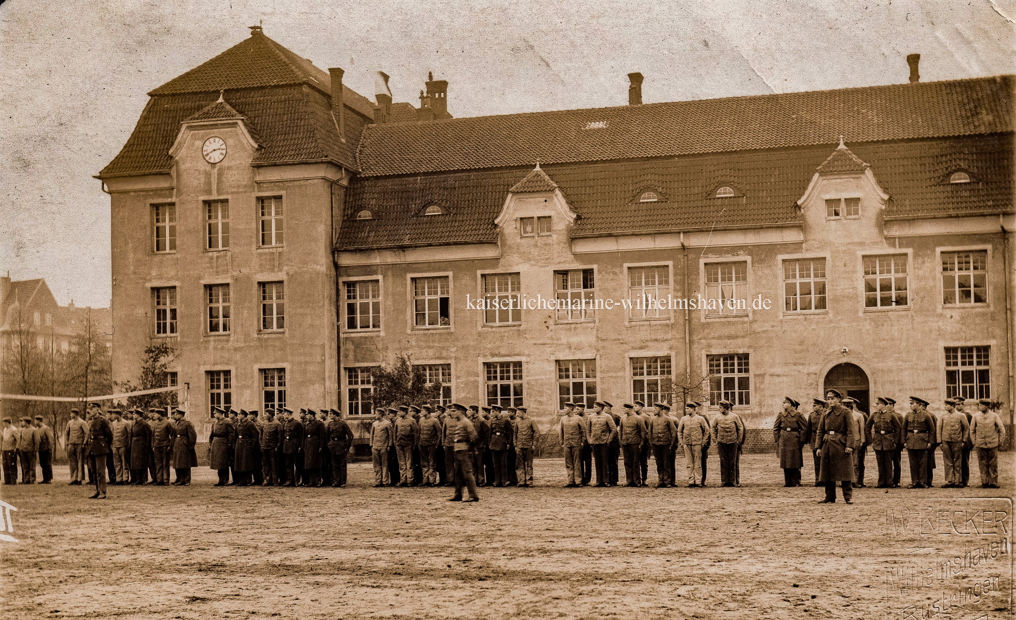 1922: Block "Coronel" mit nachträglich eingebauter Uhr - Privataufnahme