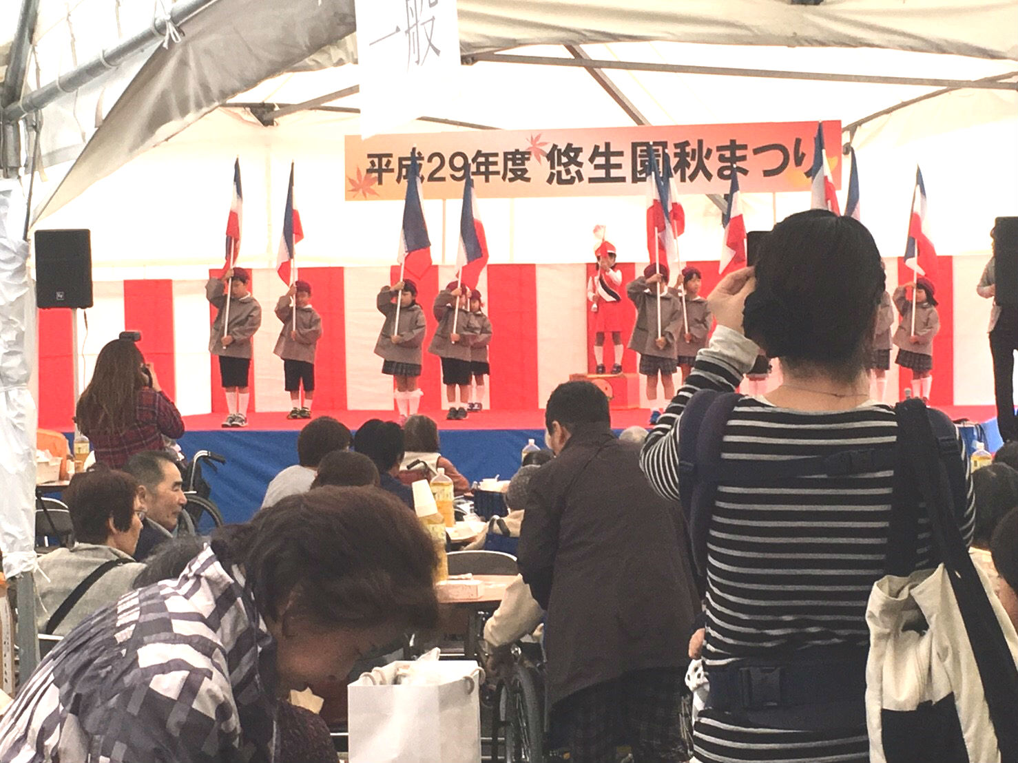 秋祭りステージは歌に踊りに本格的でした