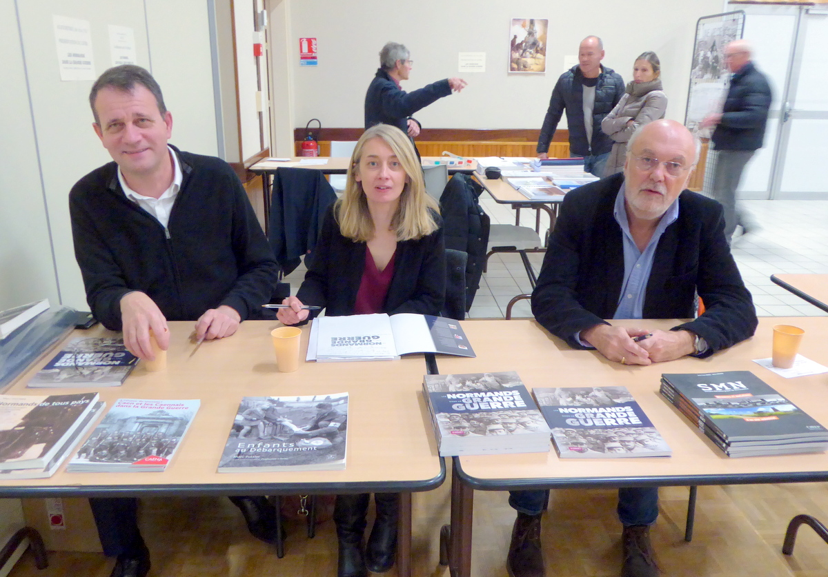 Les auteurs de l'ouvrage "Les Normands dans la Grande Guerre" ont dédicacé leur livre