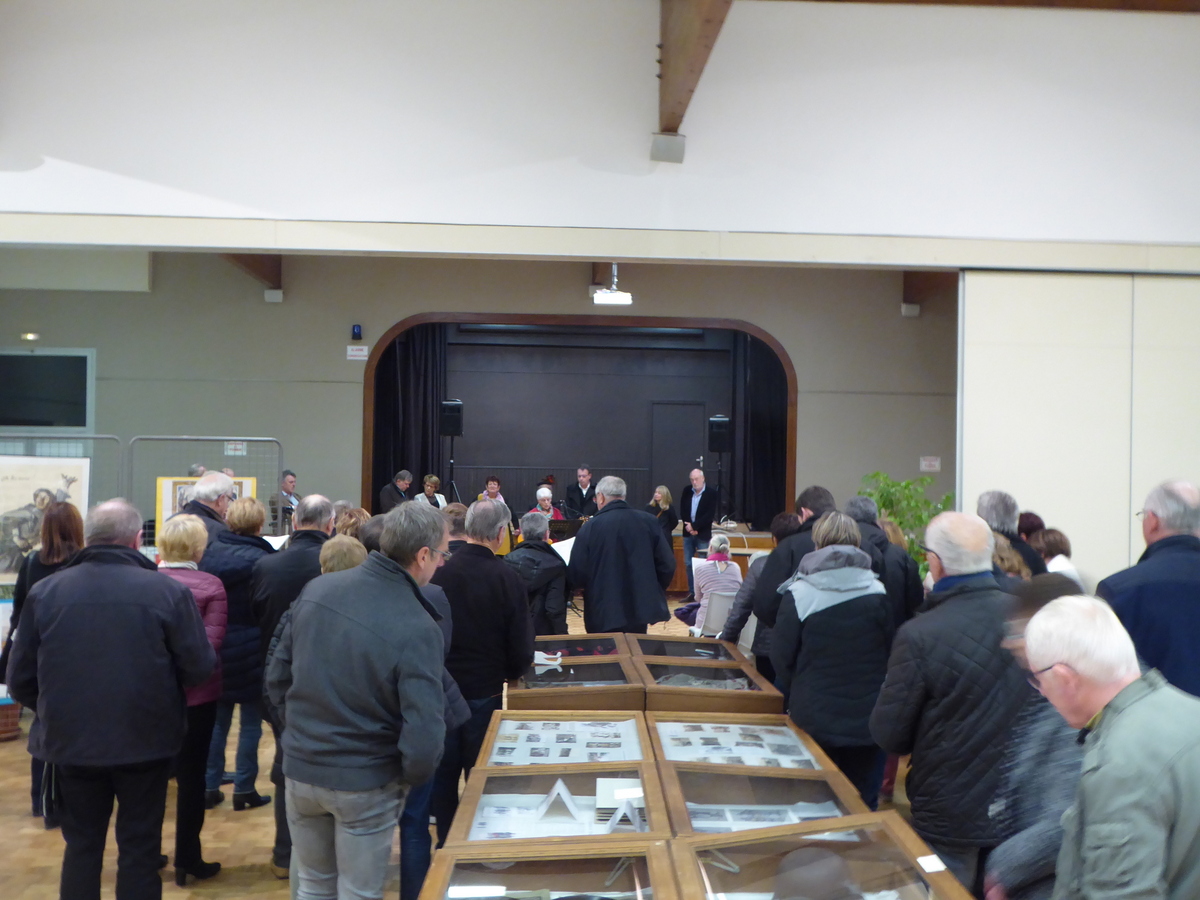 Beaucoup de monde au vernissage de l'expo