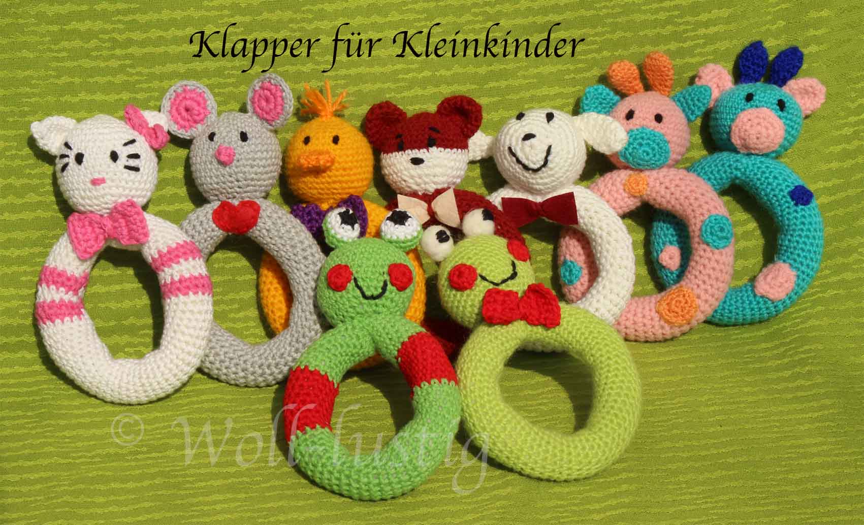Auf Anfrage führen wir verschieden Lehrgänge durch.  Für einzelne Personen oder kleine Gruppen haben wir bei uns genug Platz !  Erlernt wird das Spinnen mit Handspindel und Spinnrad, je nach Ihren Wünschen. 