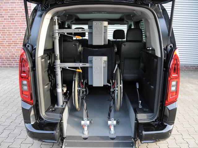 Opel Combo Life as wheelchair accessible vehicle - AMF-Bruns