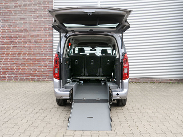 Opel Combo Life as wheelchair accessible vehicle - AMF-Bruns