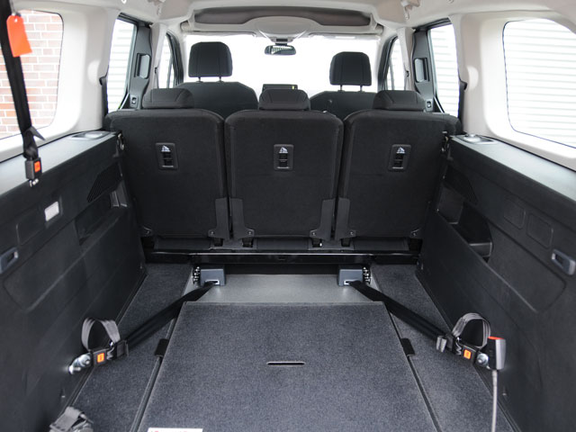 File:2018 Opel Combo life front quarter right Ruesselsheim