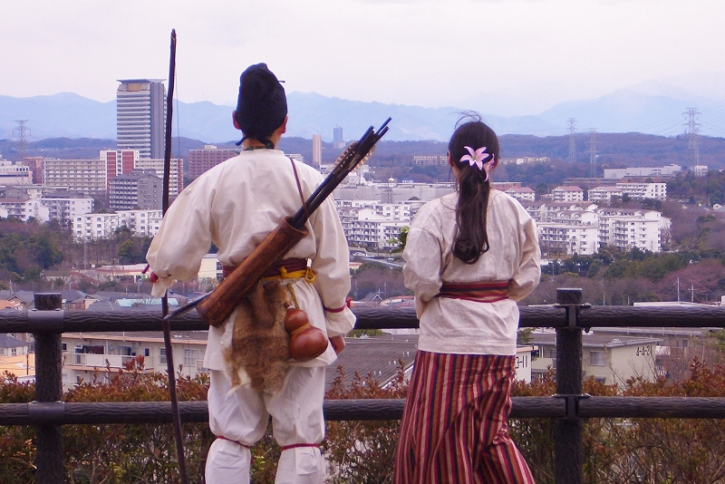 防人見返りの峠の防人と妻（東京都多摩市）