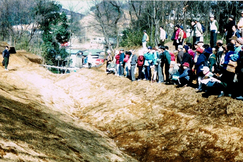 推定・鎌倉街道　野津田町上の原の発掘現場見学会（町田市）