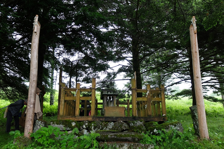 縄文ロードの「旧御射山神社」（長野県下諏訪町・八島原湿原）