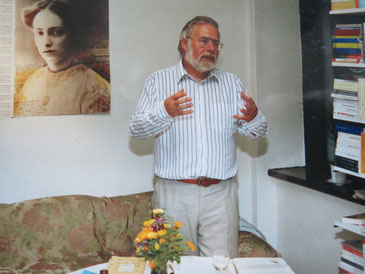 Wolfgang U. Schütte bestritt die allererste Lesung in der Connewitzer Verlagsbuchhandlung, eine Lene-Voigt-Lesung im September 1990