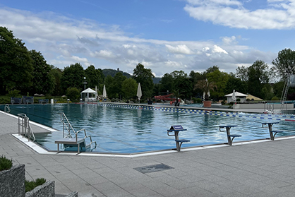 50 Meter Schwimmbecken