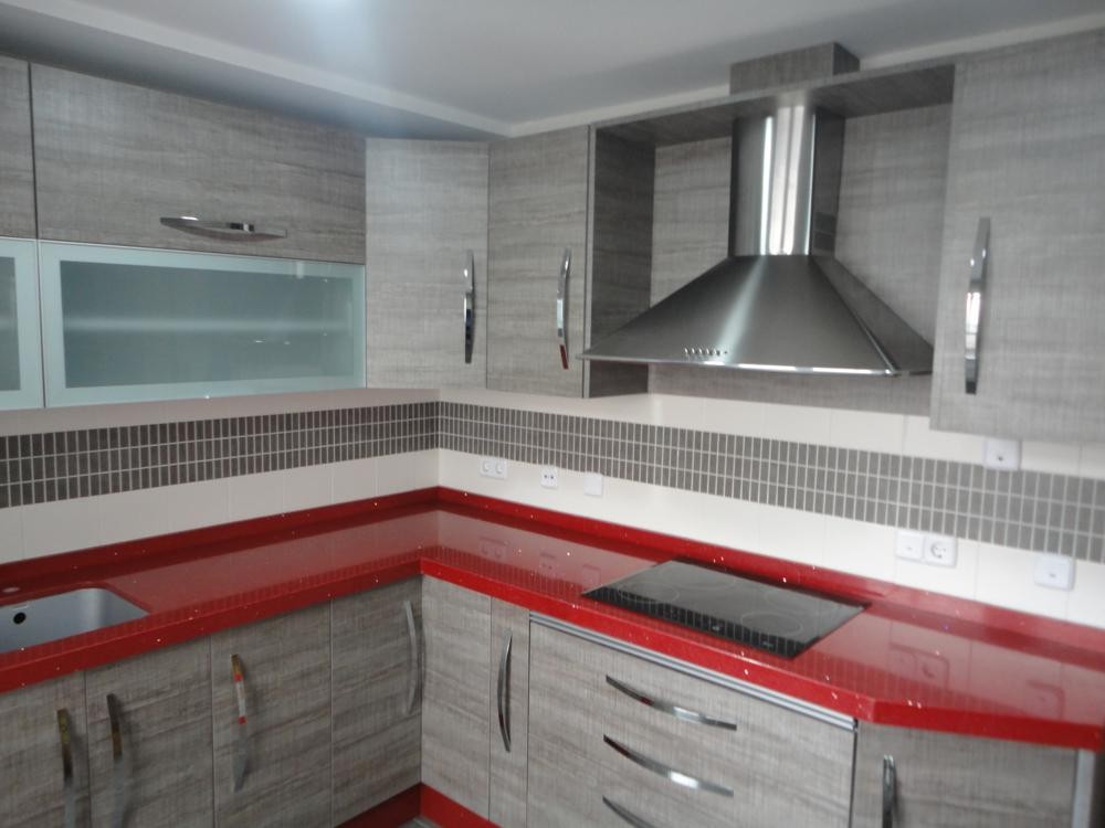 Cocina Jaen modelo Loira encimera roja - Cocinas Jaen Cocina Jaen modelo Loira encimera roja - Cocinas Jaen